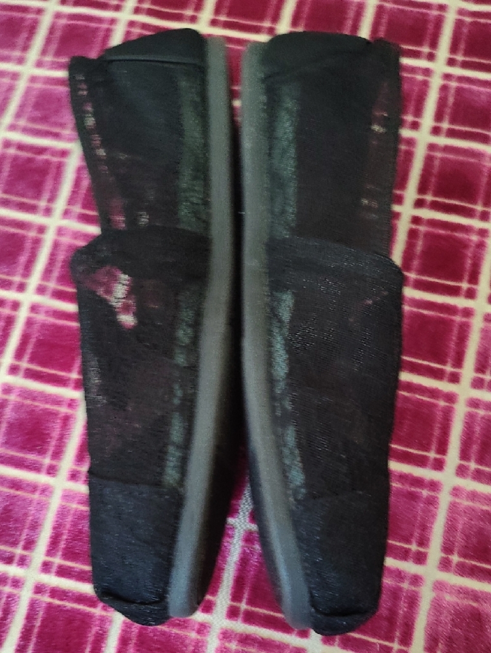 TOMS Black Lace Slip-On Flats - Picture 3 of 7